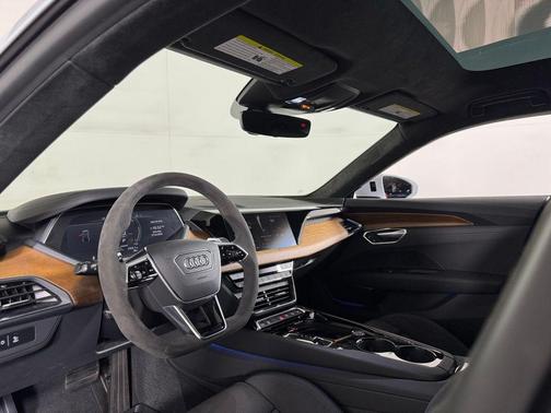 Suzuka Gray Metallic 2024 Audi e-tron GT Prestige quattro