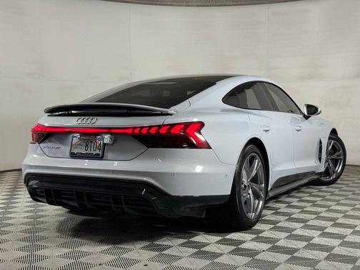 Suzuka Gray Metallic 2024 Audi e-tron GT Prestige quattro
