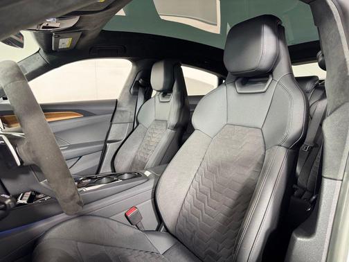 Suzuka Gray Metallic 2024 Audi e-tron GT Prestige quattro