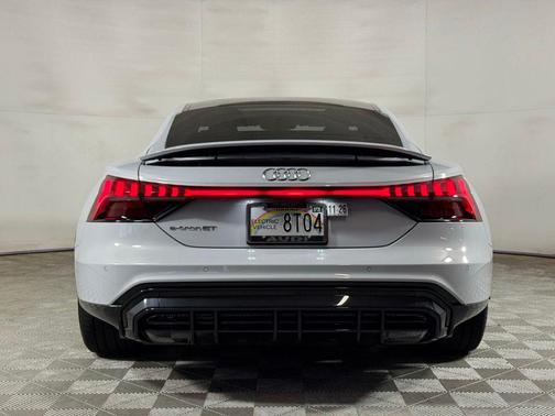 Suzuka Gray Metallic 2024 Audi e-tron GT Prestige quattro
