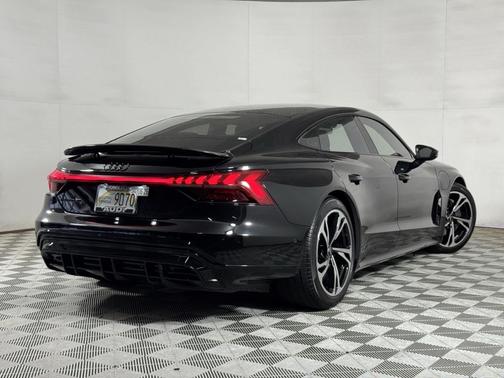 2022 Audi e-tron GT Prestige