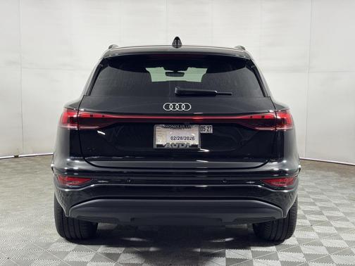 2025 Audi Q6 e-tron Premium quattro
