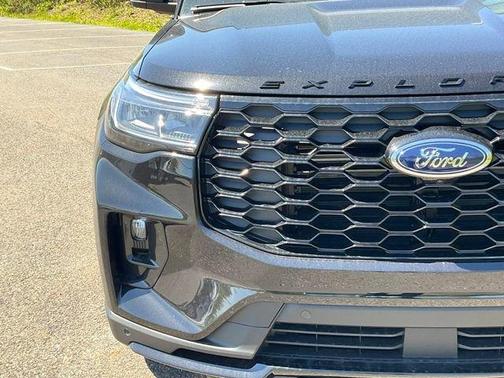 Black Metallic 2026 Ford Explorer ST-Line