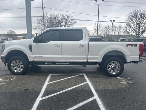 White Platinum Tri-Coat Metallic 2018 Ford F-350 Lariat Super Duty