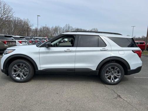 White Metallic 2026 Ford Explorer Active