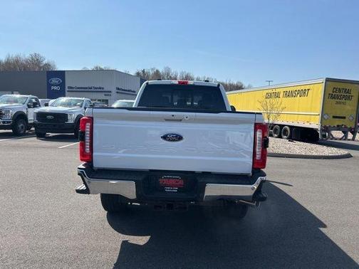 Star White 2026 Ford F-350 Lariat Super Duty