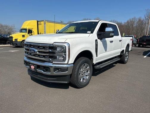 Star White 2026 Ford F-350 Lariat Super Duty