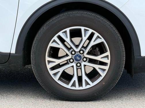 Oxford White 2022 Ford Escape SEL