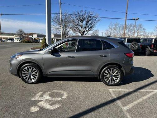 2022 Ford Escape Titanium