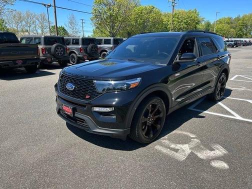 Black Metallic 2024 Ford Explorer ST
