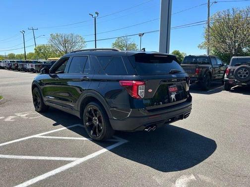 Black Metallic 2024 Ford Explorer ST