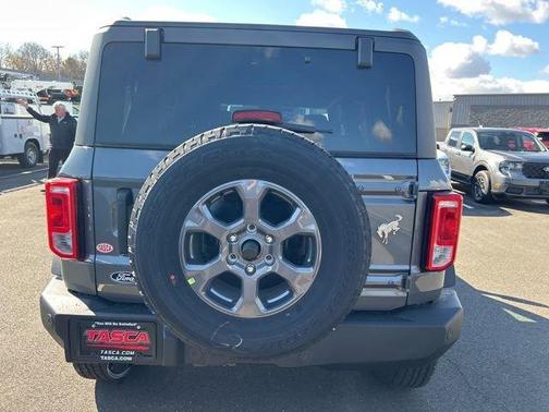Carbonized Gray Metallic 2026 Ford Bronco Big Bend
