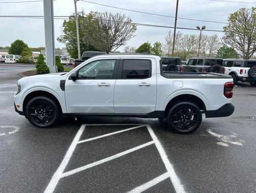 White Metallic 2025 Ford Maverick Lariat