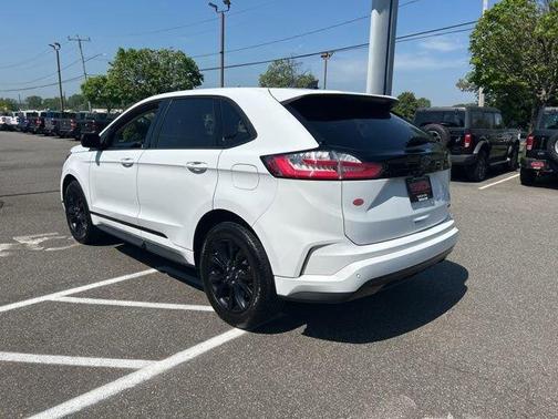 Oxford White 2023 Ford Edge SE