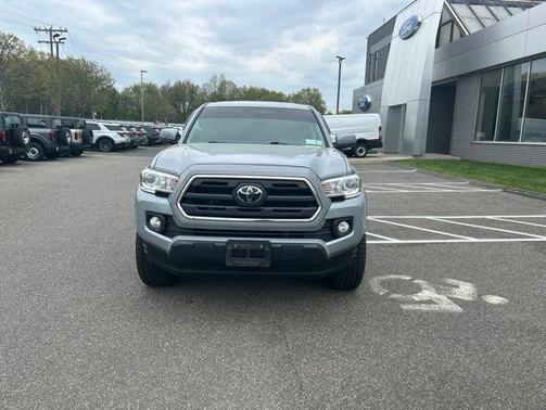 Cement 2019 Toyota Tacoma SR5