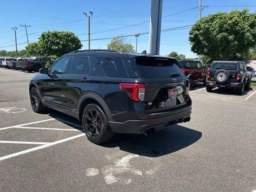 Black Metallic 2024 Ford Explorer ST