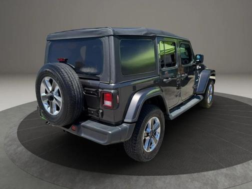 Granite Crystal Metallic Clearcoat 2020 Jeep Wrangler Unlimited Sahara