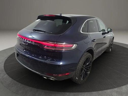 Blue 2019 Porsche Macan Macan Sport Edition