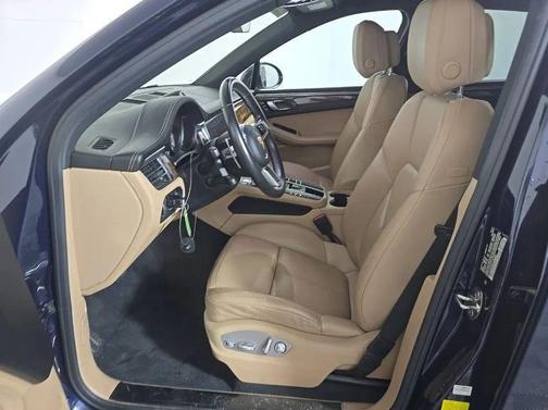 Blue 2019 Porsche Macan Macan Sport Edition