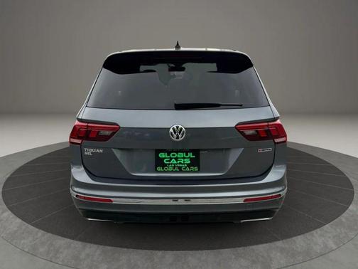 Platinum Gray Metallic 2020 Volkswagen Tiguan 2.0T SEL R-Line 4MOTION