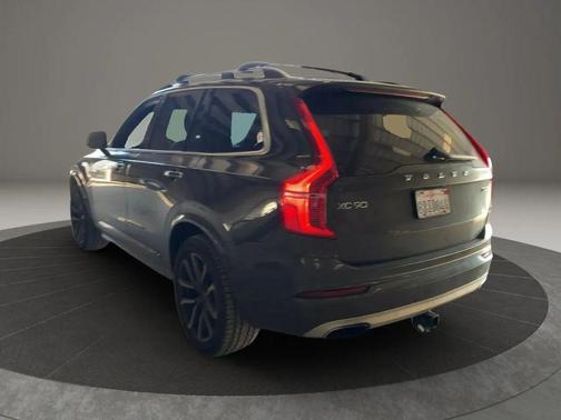 2018 Volvo XC90 T6 Momentum