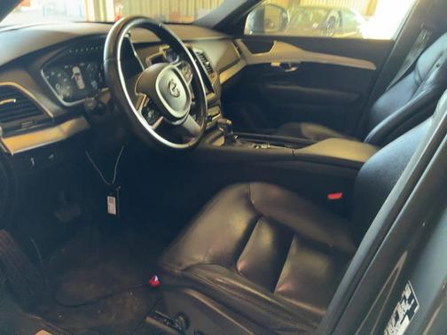 2018 Volvo XC90 T6 Momentum