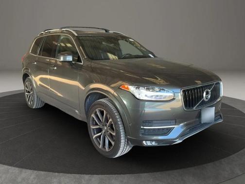 2018 Volvo XC90 T6 Momentum