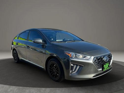 2022 Hyundai IONIQ Hybrid SE