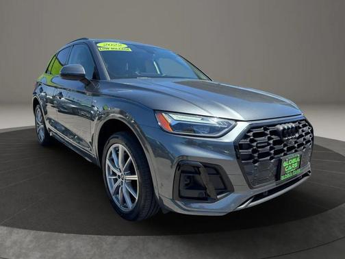 Daytona Gray Pearl Effect 2022 Audi Q5 45 S line Premium Plus