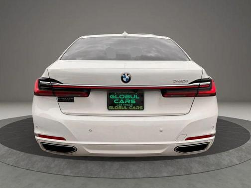 2022 BMW 740 i