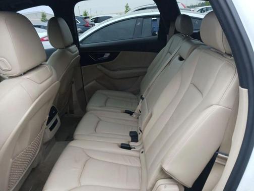White 2017 Audi Q7 3.0T Premium