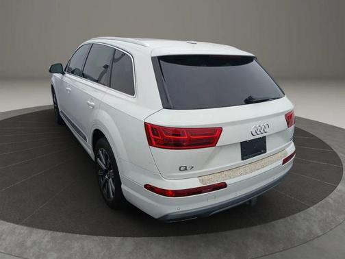 White 2017 Audi Q7 3.0T Premium