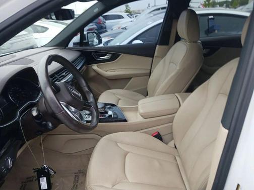 White 2017 Audi Q7 3.0T Premium