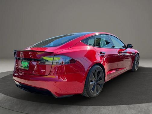 2022 Tesla Model S Plaid