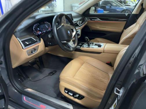 2021 BMW 750 i xDrive