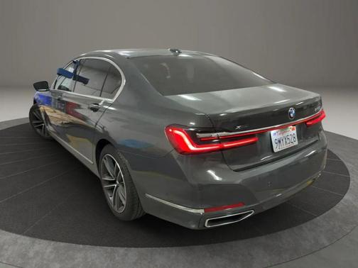 2021 BMW 750 i xDrive