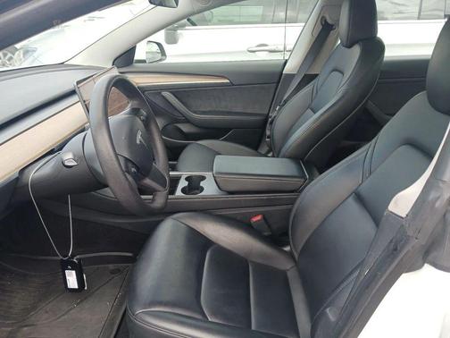 Pearl White Multi-Coat 2023 Tesla Model 3 Standard Range