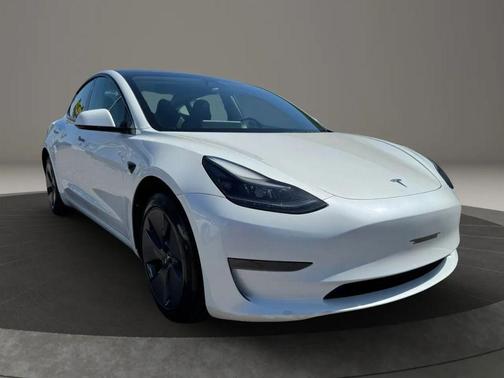 Pearl White Multi-Coat 2023 Tesla Model 3 Standard Range