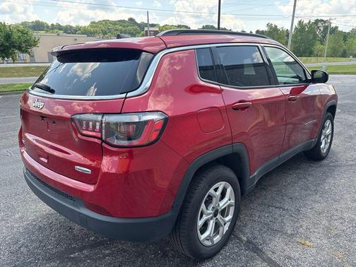 Red Hot Pearlcoat 2025 Jeep Compass Latitude