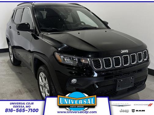 Diamond Black Crystal Pearlcoat 2025 Jeep Compass Latitude
