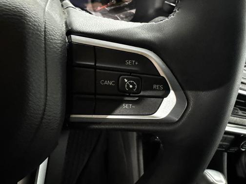 Diamond Black Crystal Pearlcoat 2025 Jeep Compass Latitude