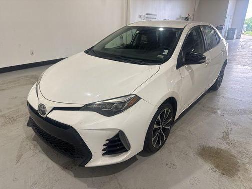Super White 2017 Toyota Corolla SE