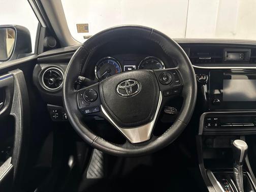 Super White 2017 Toyota Corolla SE