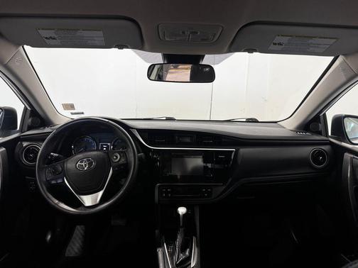 Super White 2017 Toyota Corolla SE