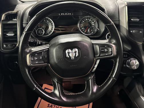 Diamond Black Crystal Pearlcoat 2022 RAM 1500 Sport