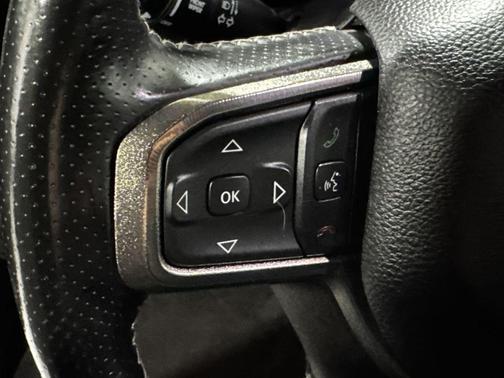 Diamond Black Crystal Pearlcoat 2022 RAM 1500 Sport