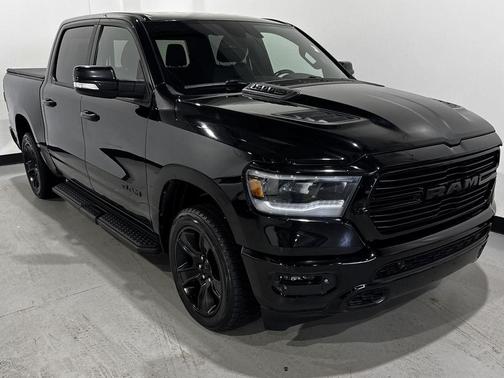 Diamond Black Crystal Pearlcoat 2022 RAM 1500 Sport