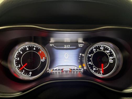 Diamond Black Crystal Pearlcoat 2019 Jeep Cherokee Trailhawk