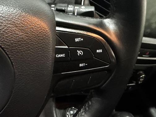 Diamond Black Crystal Pearlcoat 2019 Jeep Cherokee Trailhawk