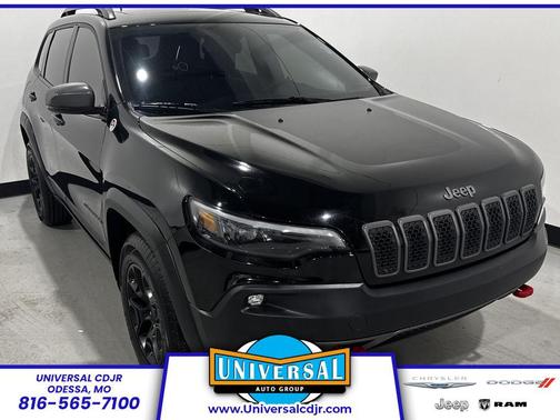 Diamond Black Crystal Pearlcoat 2019 Jeep Cherokee Trailhawk